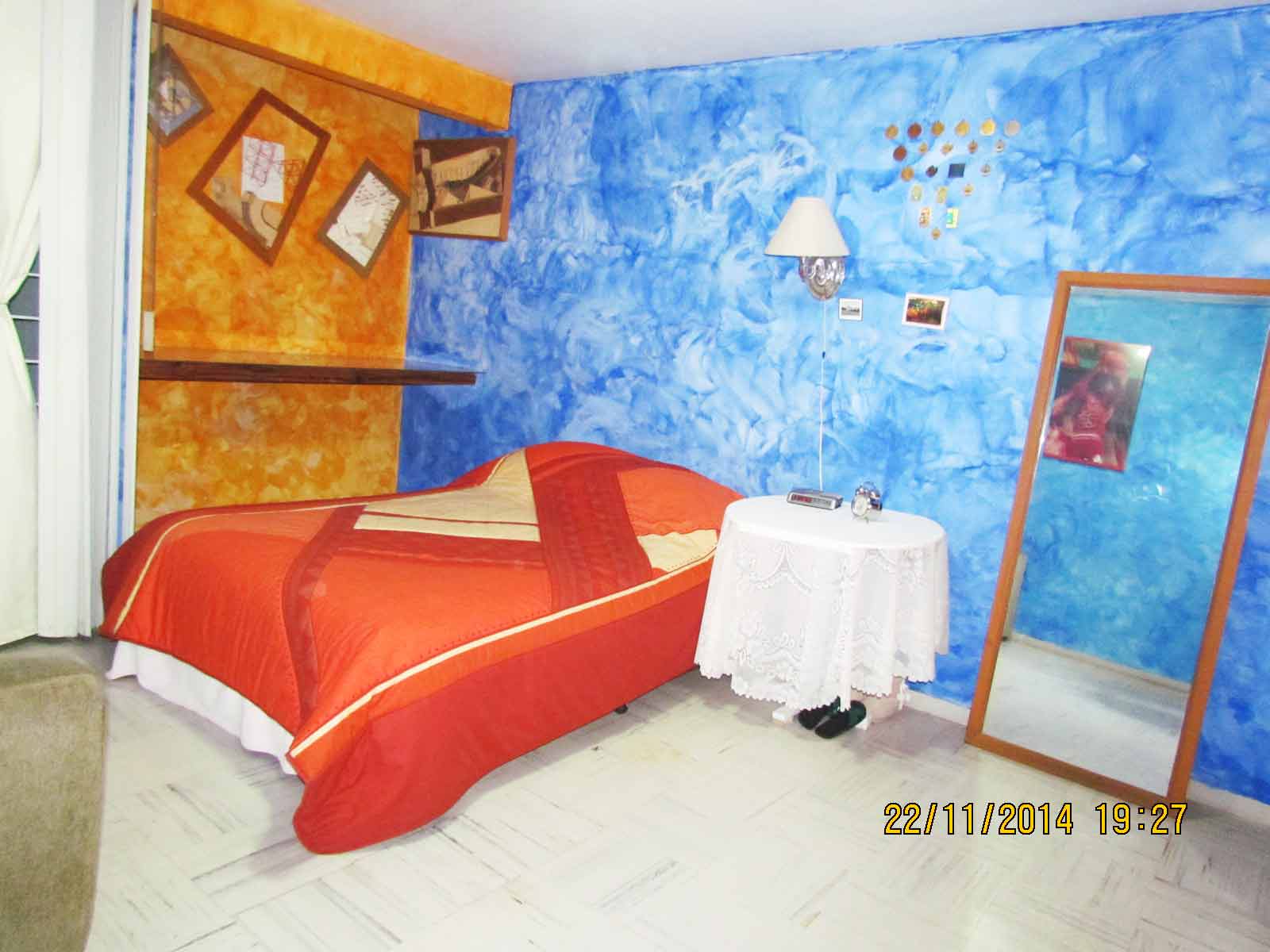 HABITACIÓN NARANZA AZUL