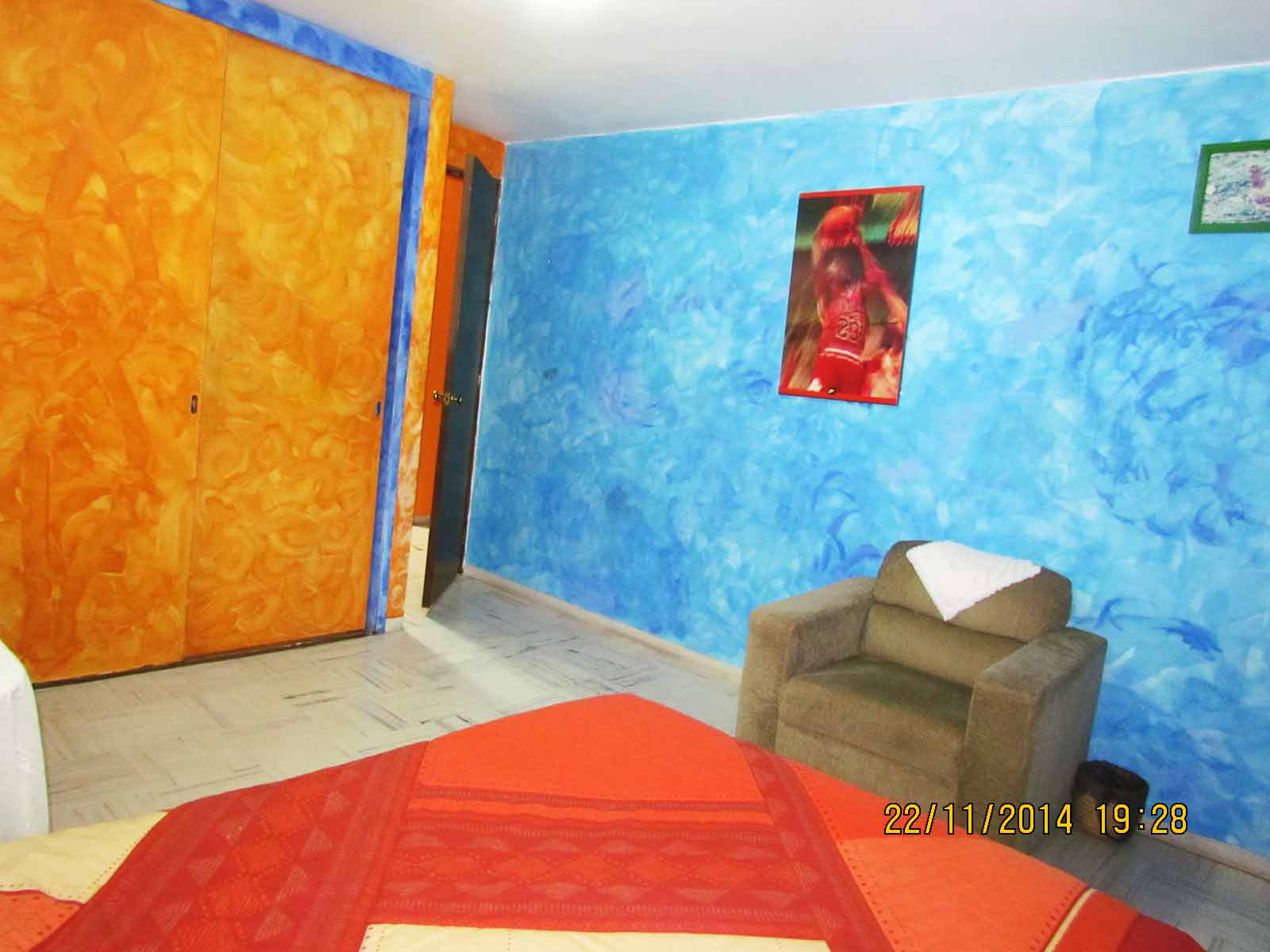 HABITACIÓN NARANZA AZUL